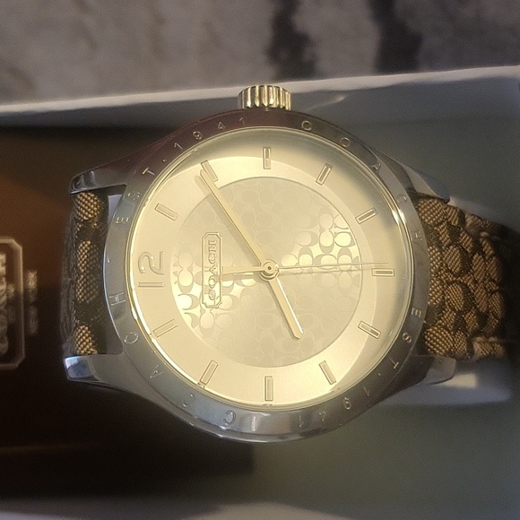 Coach Watch - Picture 2 of 4